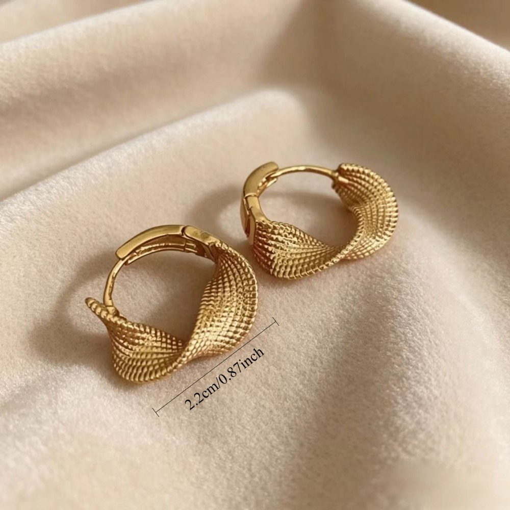 1 Pair of Gold Spiral Clip-On  - огляд і ціна Travel Accessories As Gifts