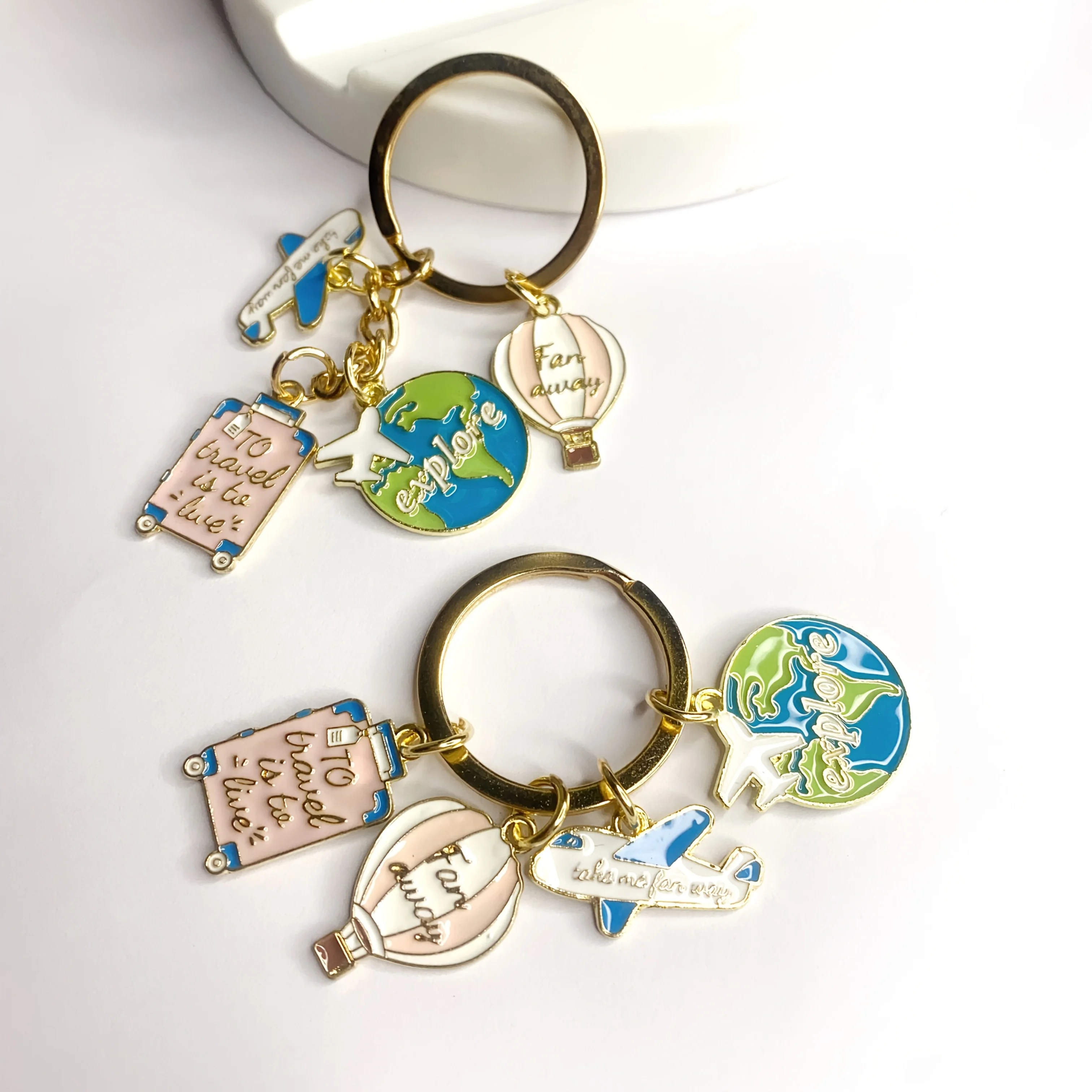 A Stylish Travel-Themed Keycha - огляд і ціна Travel Accessories As Gifts