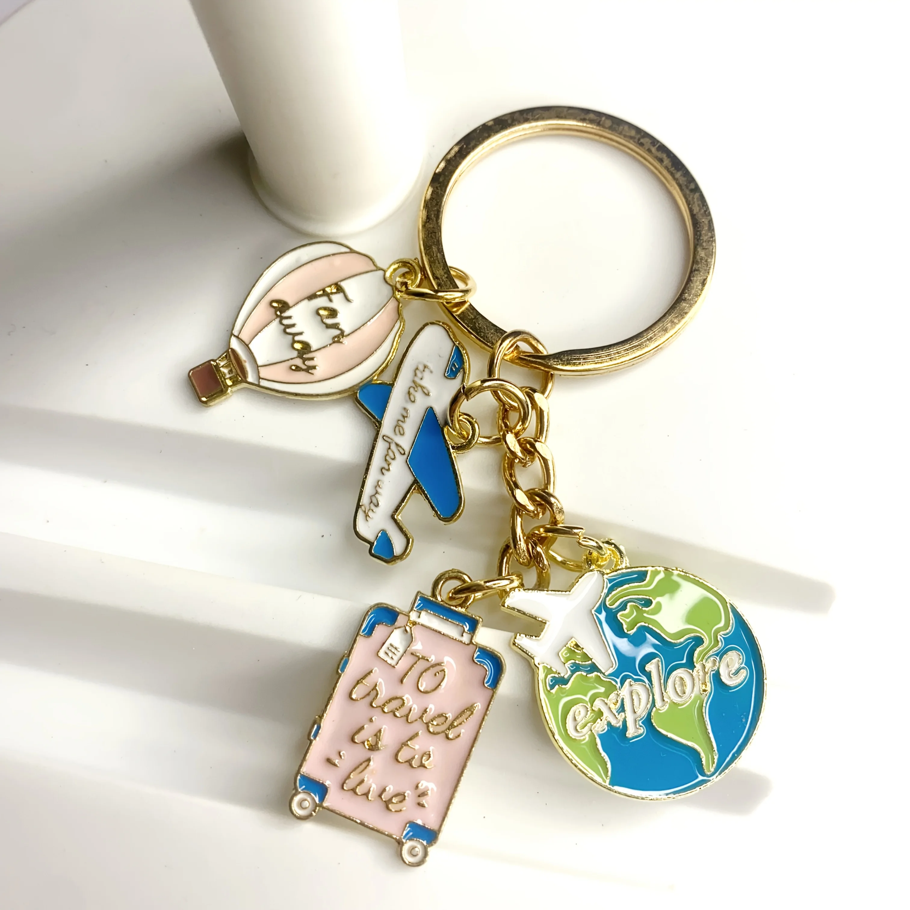 A Stylish Travel-Themed Keycha - огляд і ціна Travel Accessories As Gifts